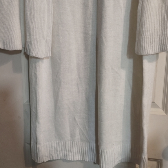 NWOT Sweater Winter White Size M - Picture 9 of 13